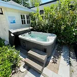 Modern Holiday Home In Kaatsheuvel With Bubble Bath